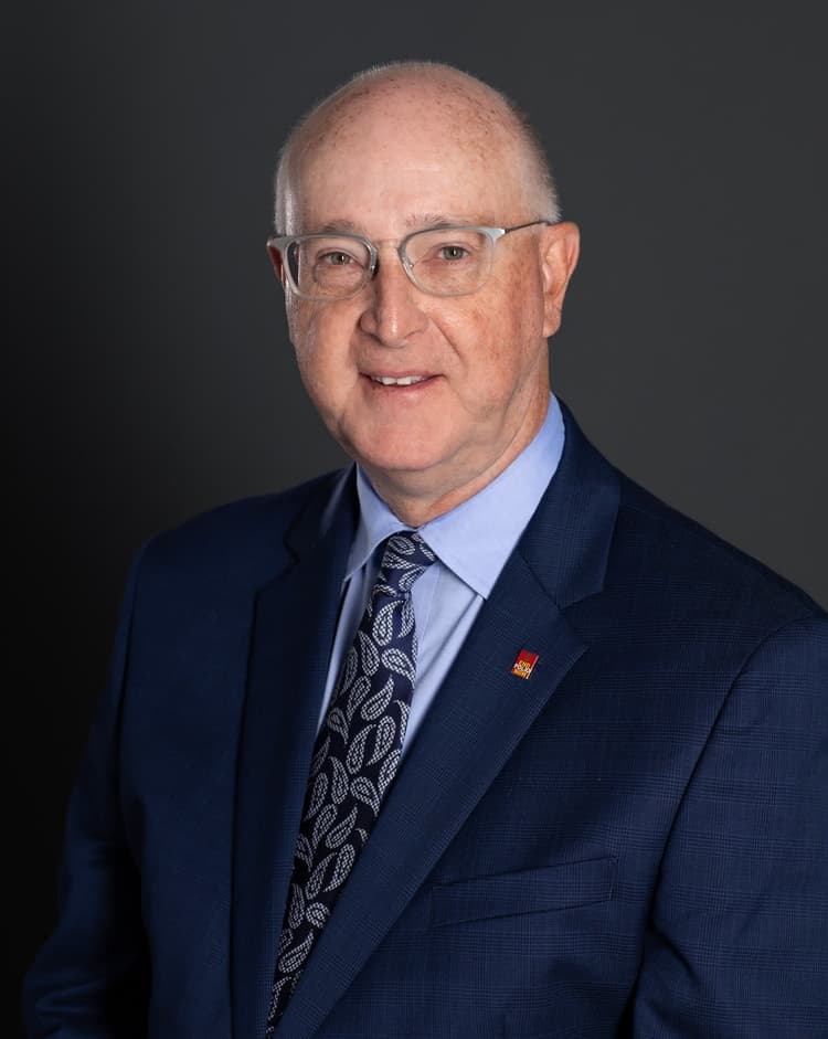 A man in a suit and tie posing for a picture