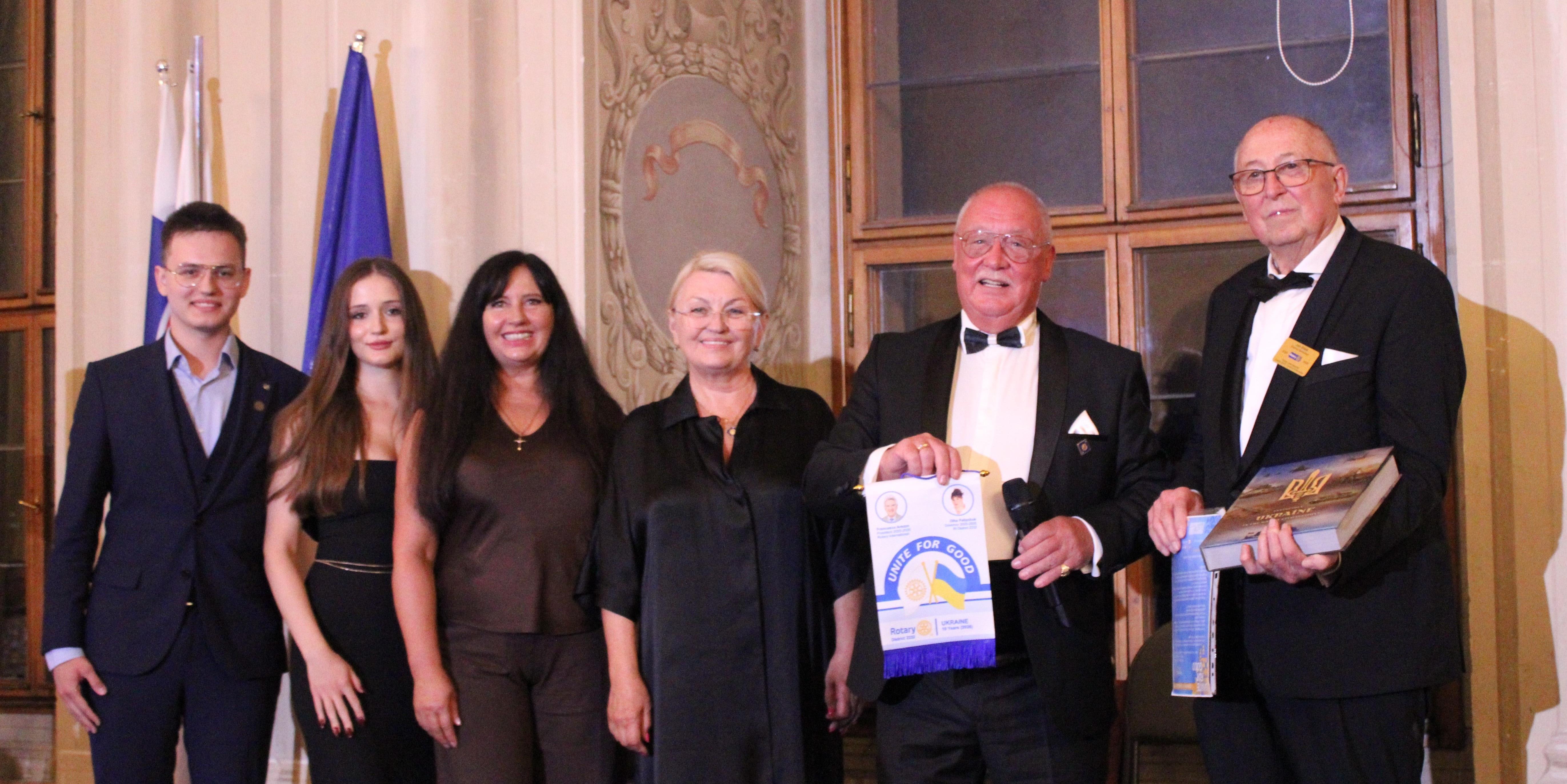 image-ZJu5My97GAlAxe-s