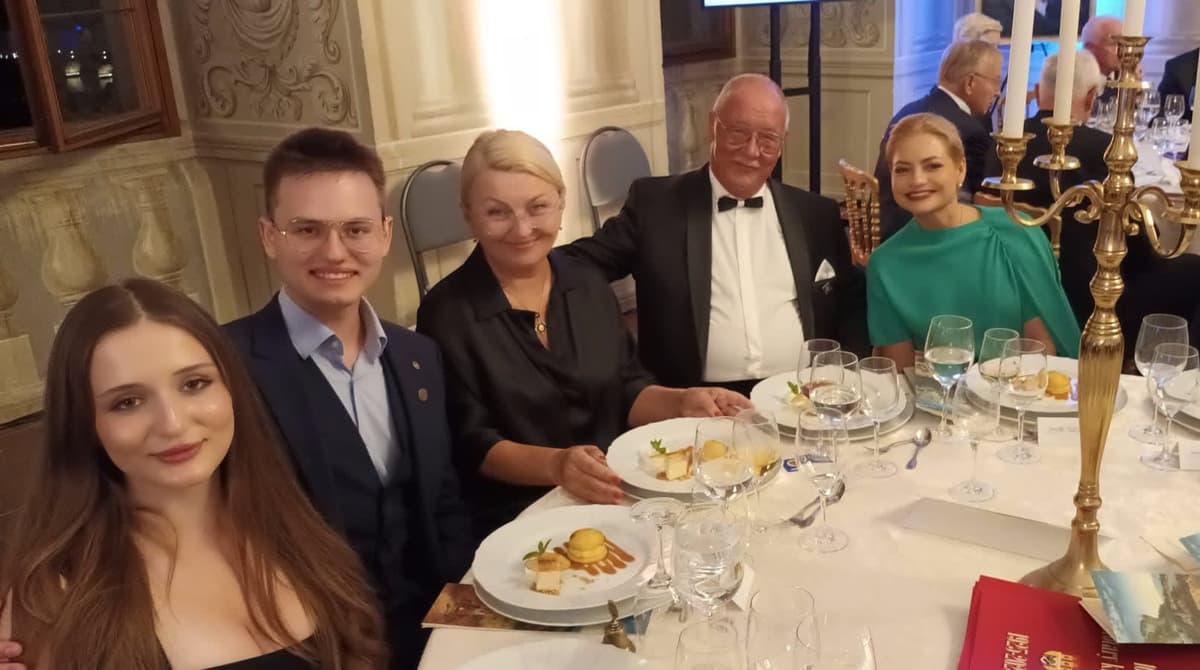 A group of people sitting around a dinner table
